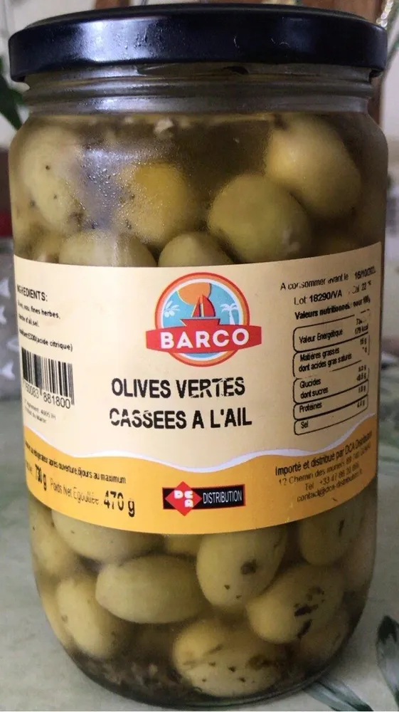 Olives vertes cassées à l’ail