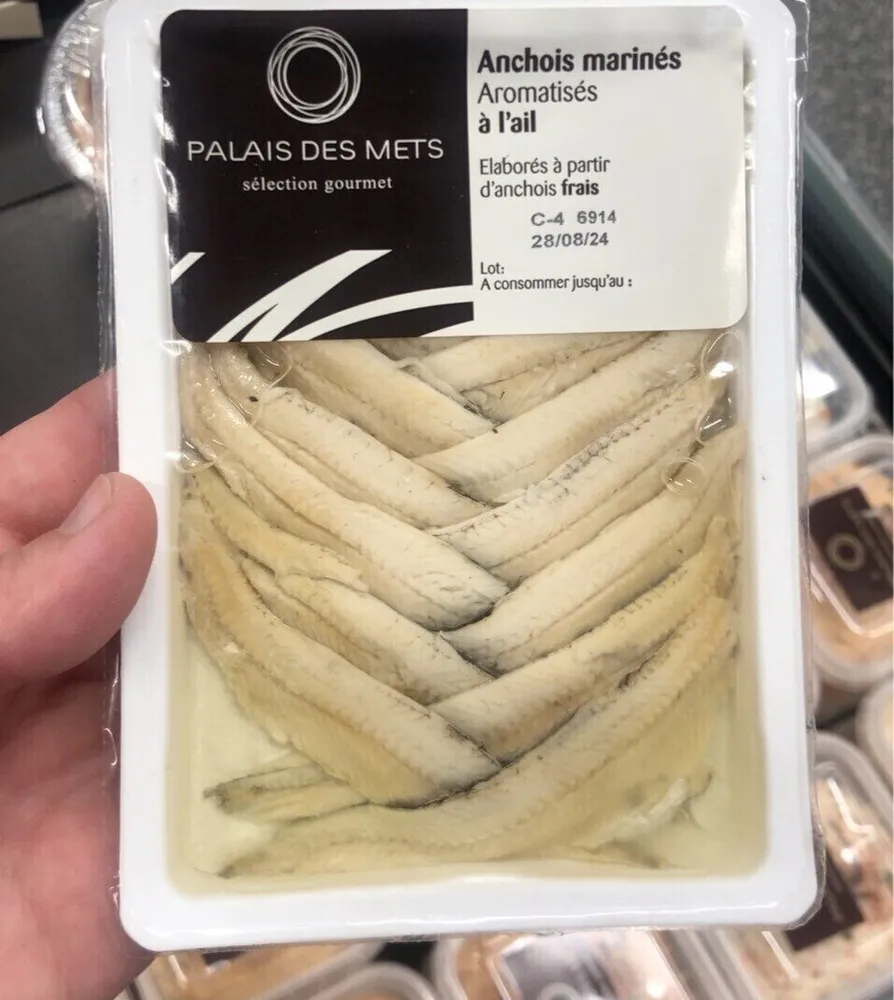 Anchois marinés aromatisés a l ail