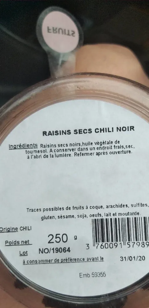 Fruits raisins secs chili noir