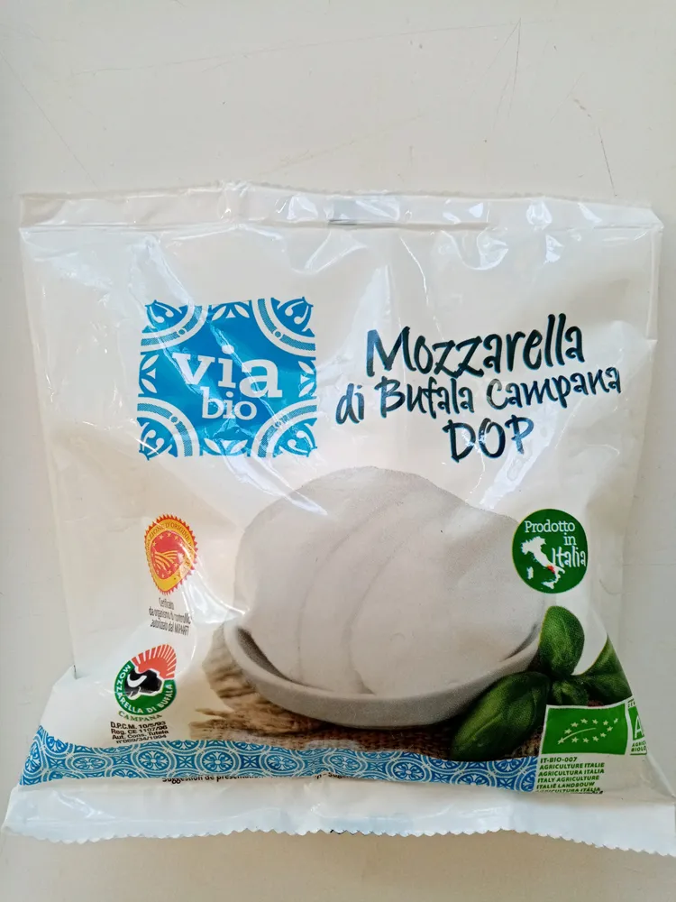Mozzarella Di bufala campana