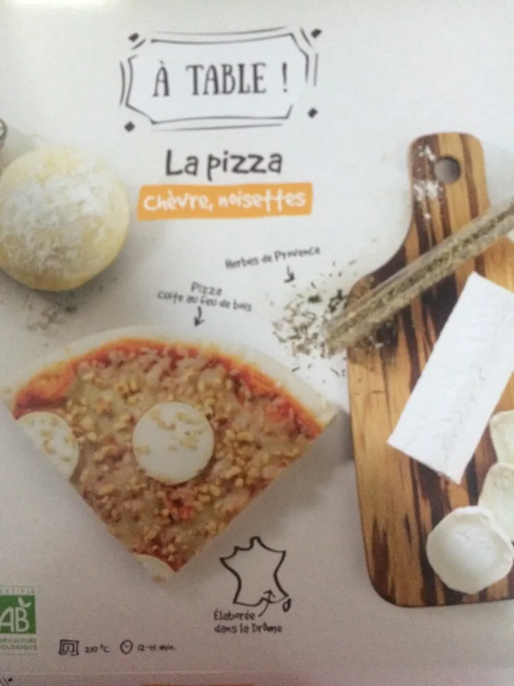 Pizz chèvre noisettes