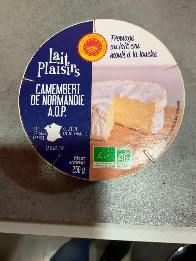 Camembert de la normandie A.O.P.