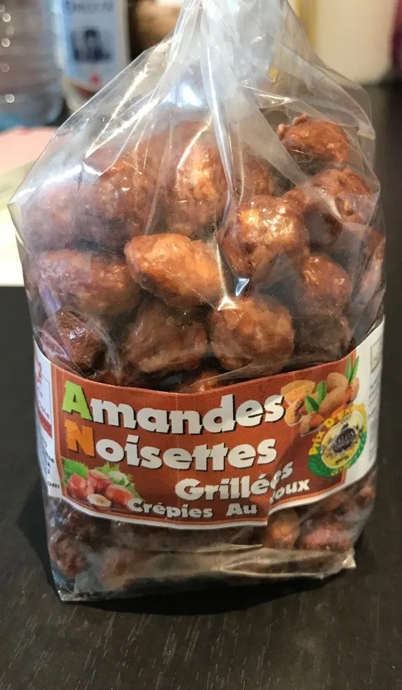 Amandes et noisettes grillées