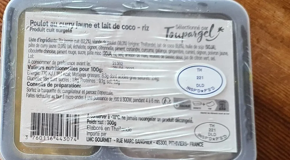 Poulet au curry jaune et lait de coco