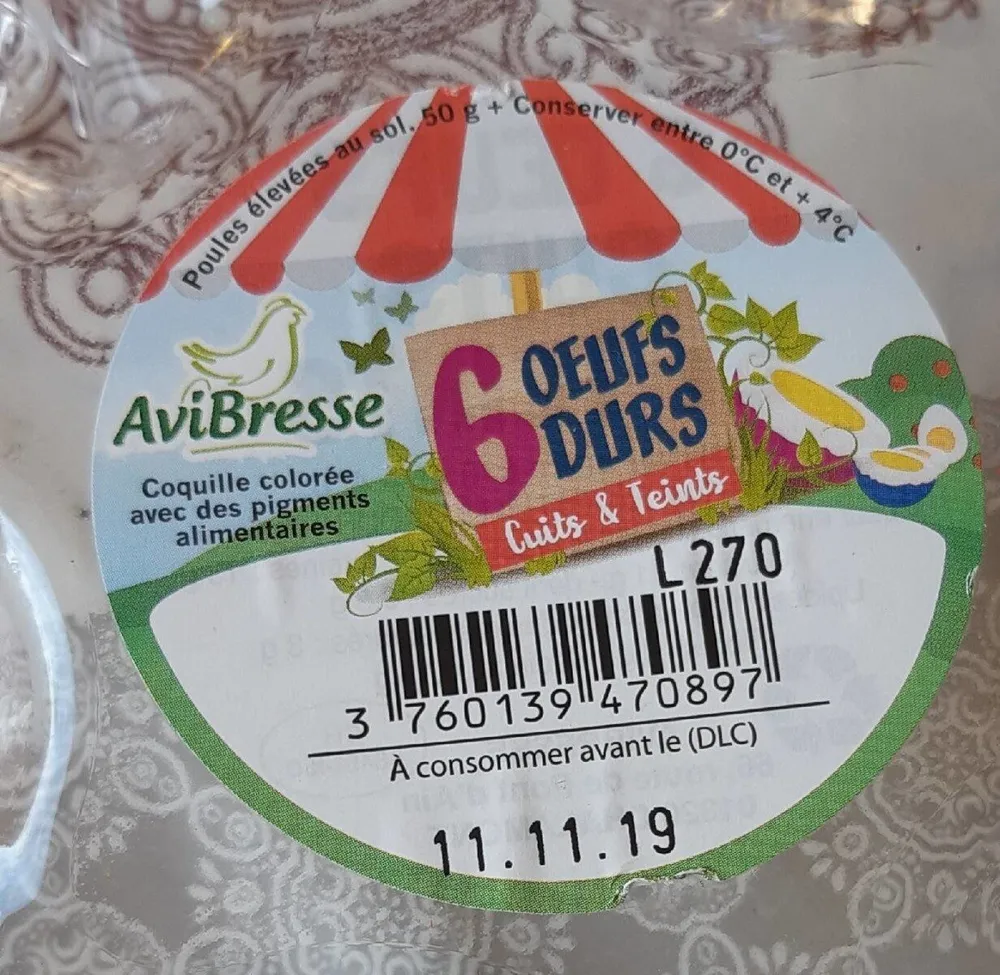 Oeufs durs cuits et  teints
