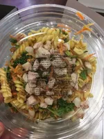 Salade de pâtes au poulet et curry raisin