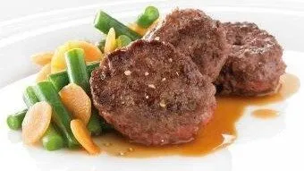 Médaillon De Boeuf Et Ses Légumes En Sauce