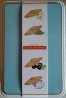Assortiment de biscuits salés, saveur du sud : oignon, herbes de provence, roquefort et olive noir