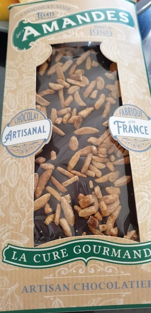 Chocolat noir avec eclat amandes