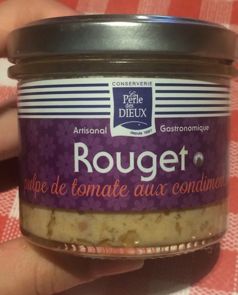 Verrine de rouget à la pulpe de tomates et condiments