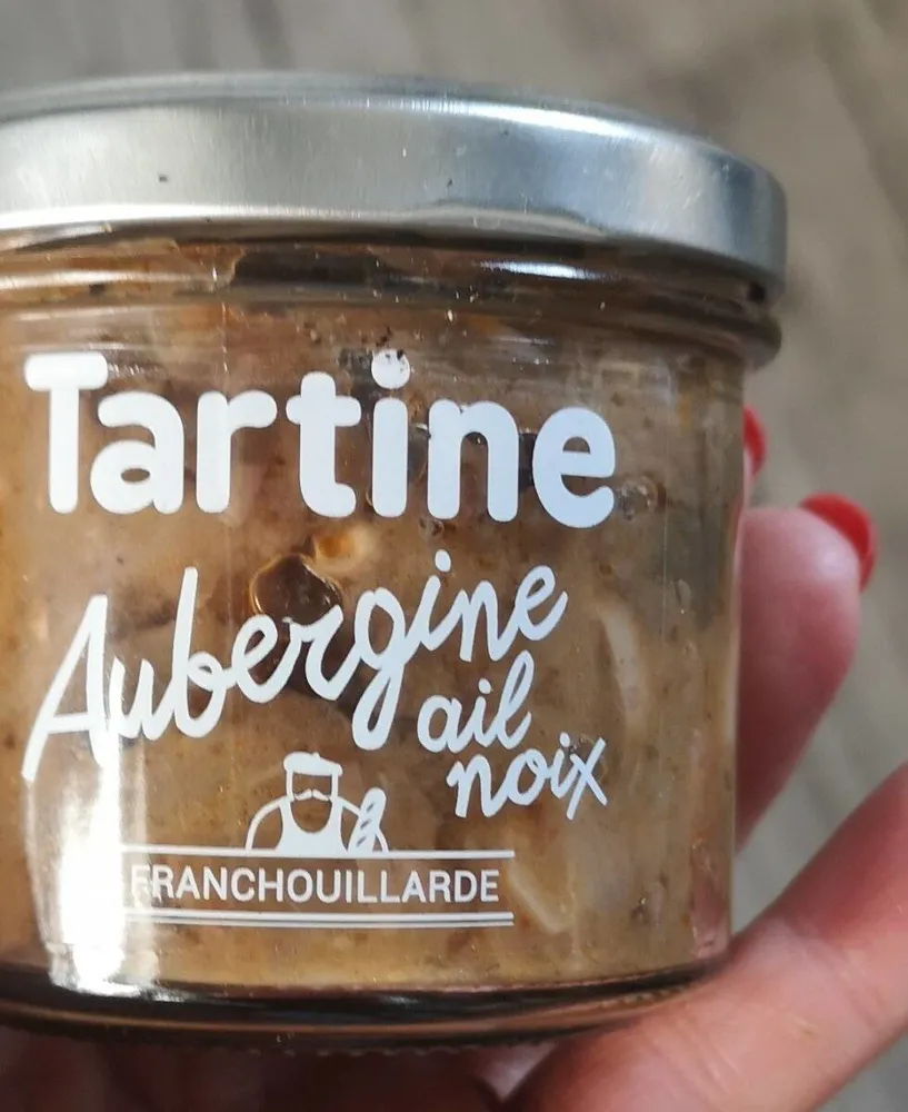 Tartine aubergine ail noix