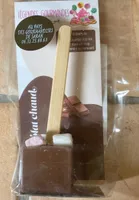 Cuillère au chocolat au lait et guimauves