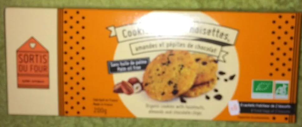 Cookies bio aux noisettes, amandes et pépites de chocolat