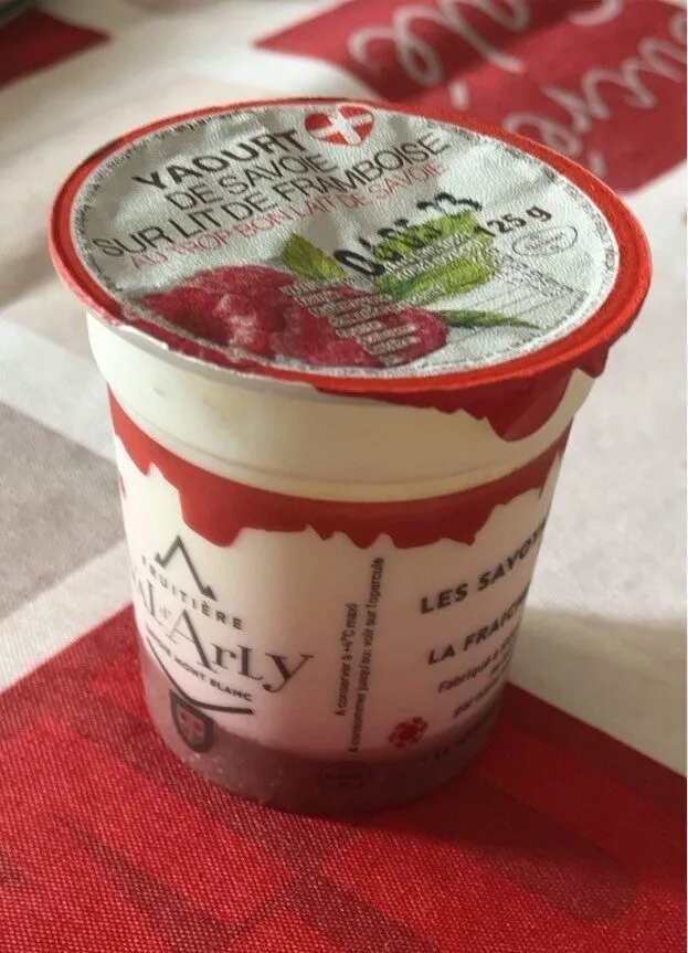 Yaourt de Savoie sur lit de framboise