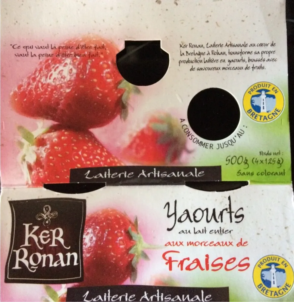 Yaourts au lait entier aux morceaux de fraises
