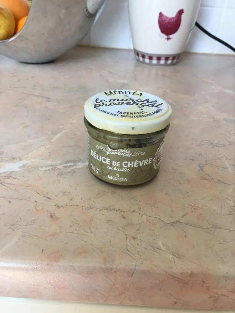 Delice de chèvre au basilic tapenade