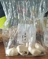 Meringues colorées saveur caramel beurre salé