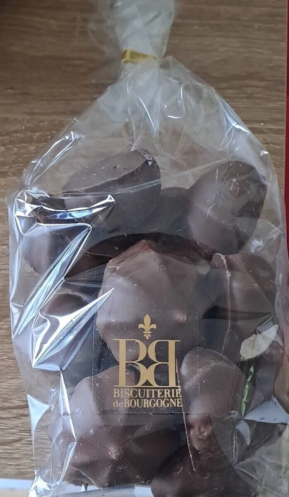 Meringues blanches enrobees de chocolat lait