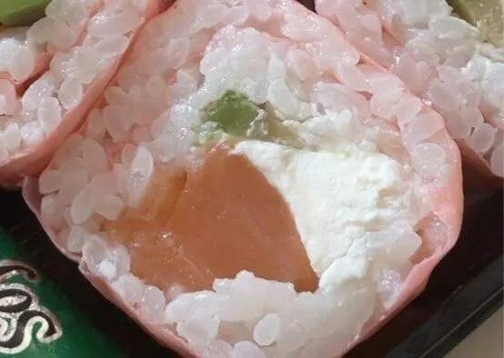 Sushis saumon fromage avocat