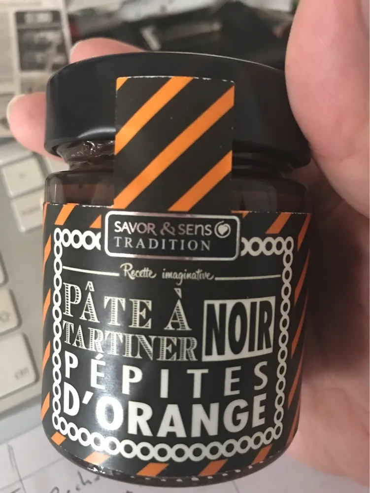 Pâte à tartiner noir pépites d'orange