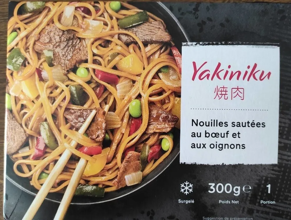 Nouilles sautées au boeuf et aux oignons