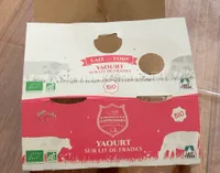 Yaourt sur lit de fraise