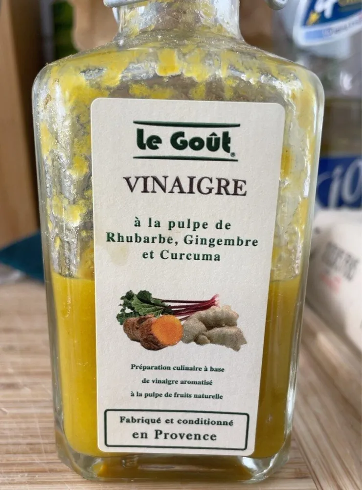 Vinaigre a la pulpe de rhubarbe, gingembre et curcuma