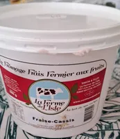 Le fromage frais aux fruits fraises et cassis