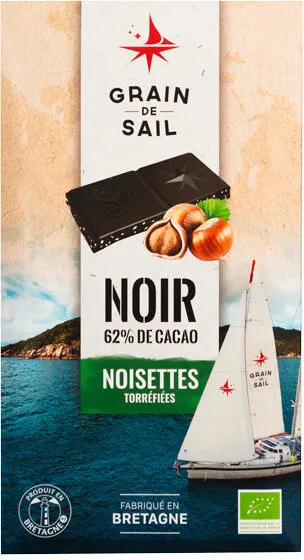 Tablette de chocolat noir avec inclusion de noisettes torréfiées