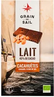 Tablette de chocolat au lait avec cacahuètes, caramel et fleur de sel