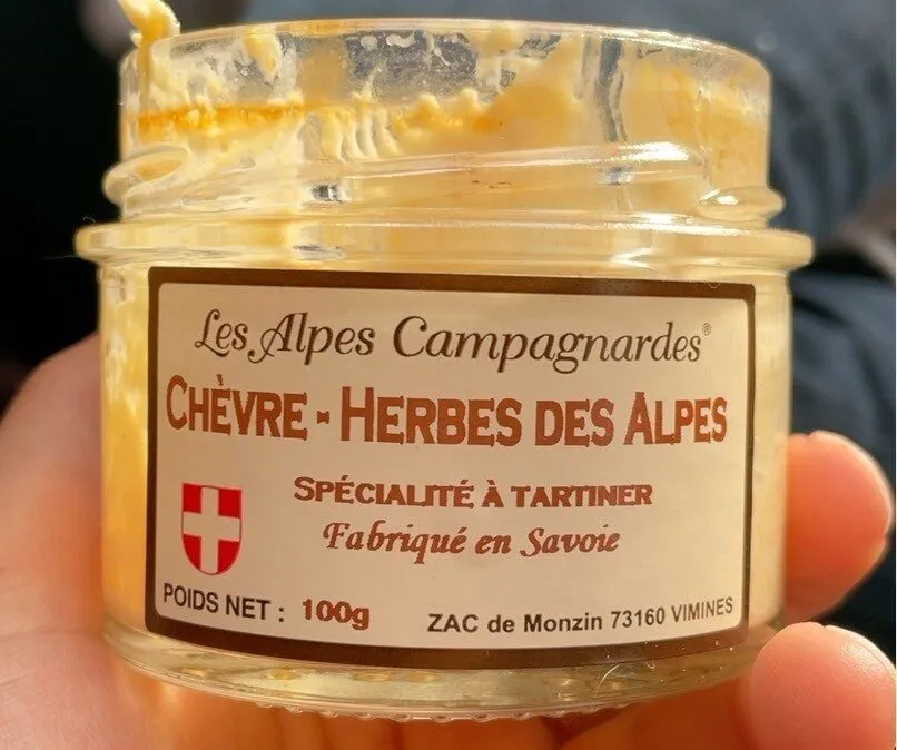 Chèvre herbes des alpes