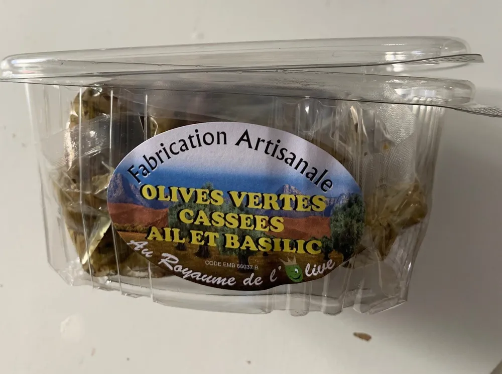 Olives vertes cassees ail et basilic