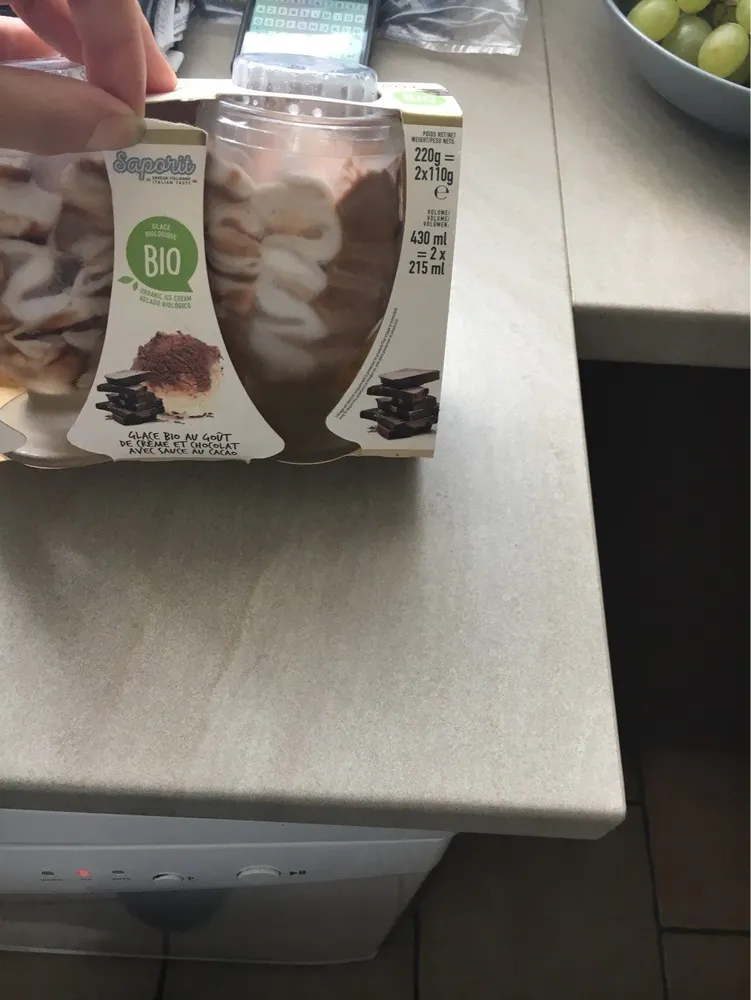 Glace bio au goût de crème et chocolat