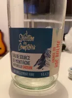 Eau de source de montagne gazeuse