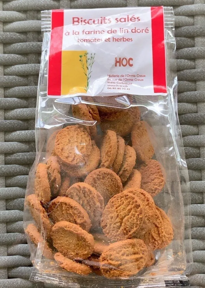 Biscuits salés à la farine de lin doré tomates et herbes