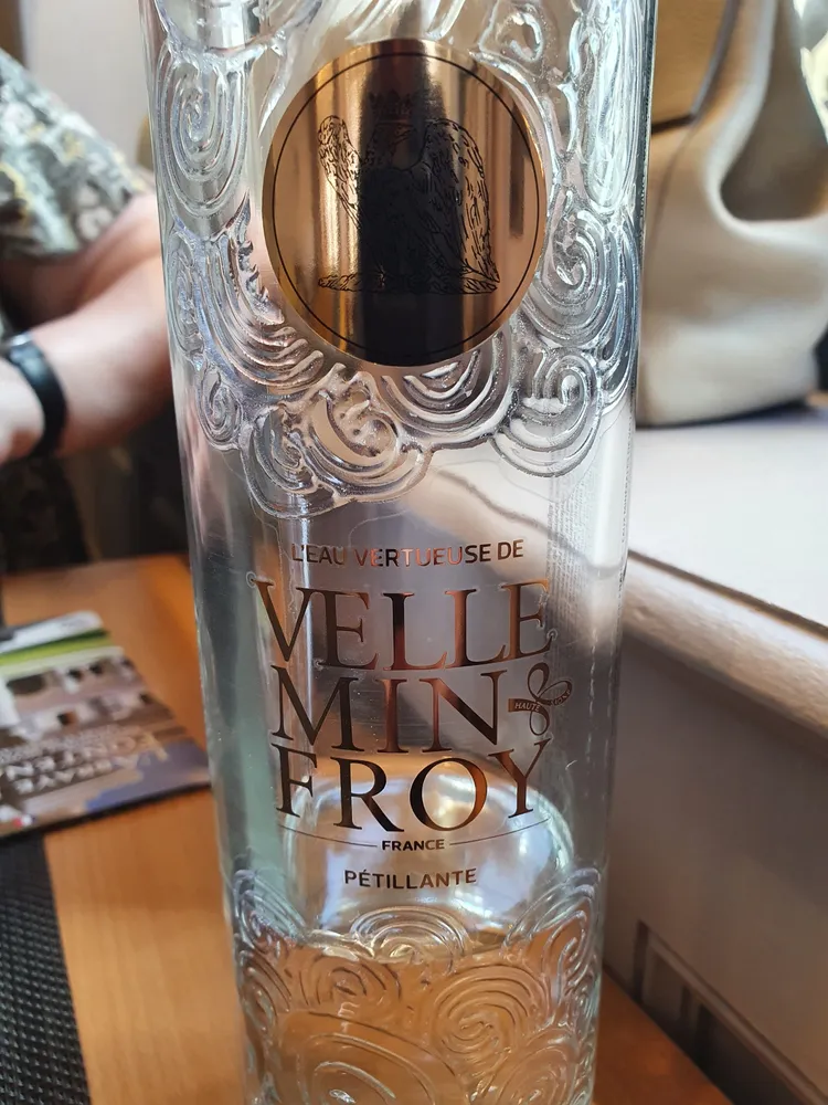 Eau minérale naturelle pétillante 0,75L verre Prestige