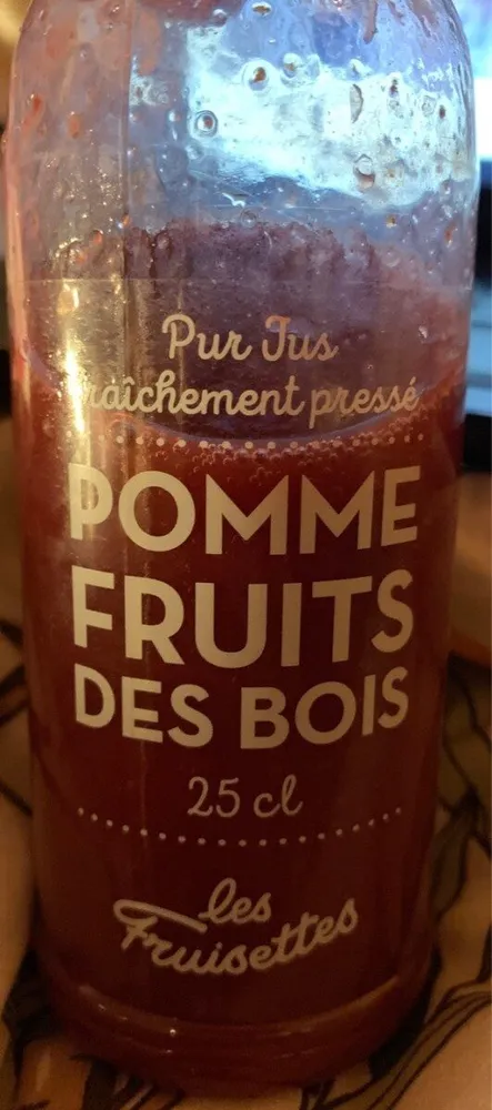 Pur jus fraichement pressé pomme fruits des bois