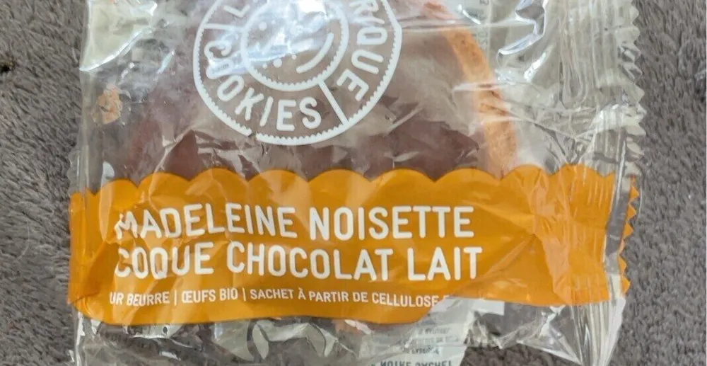 Madeleine noisette, coque chocolat, lait