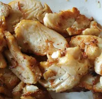 Lamelles de poulet curry rôti tranchées