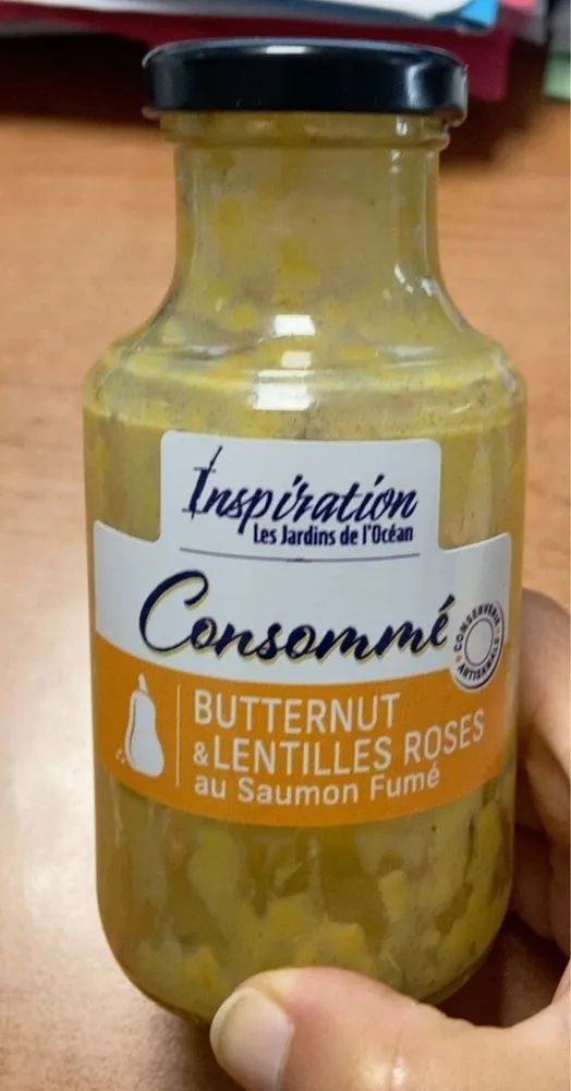 Consomme butternut et lentilles roses au saumon fume