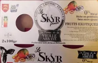 Skyr fermier sur lit de fruits exotiques