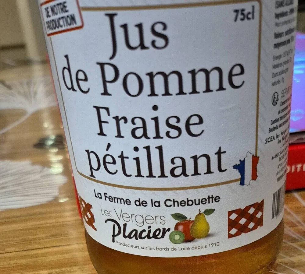 Jus de pomme fraise petillant