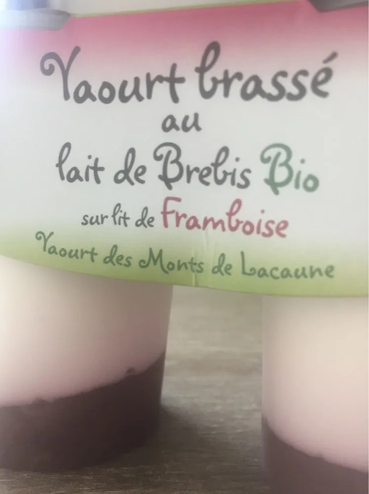 Yaourt brassé au lait de brebis sur lit de framboise