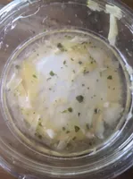 Artichauts à l'ail et au basilic, marinés dans l'huile de colza