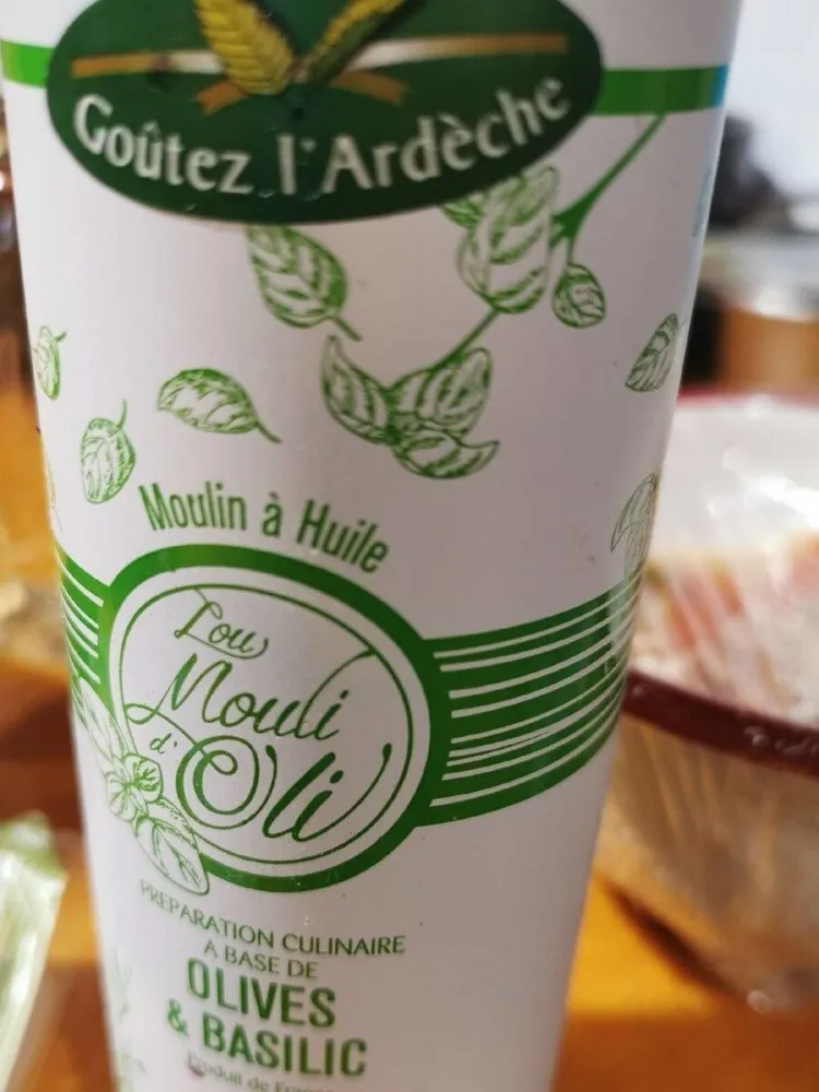 Huile d'olive au basilic