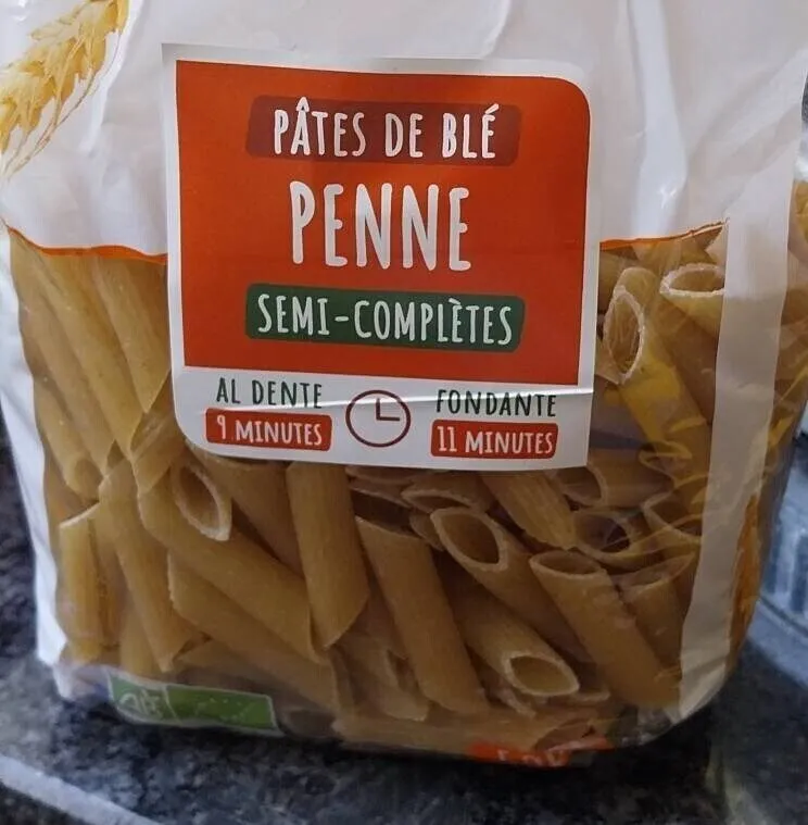 pâtes de blé penne semi-complètes