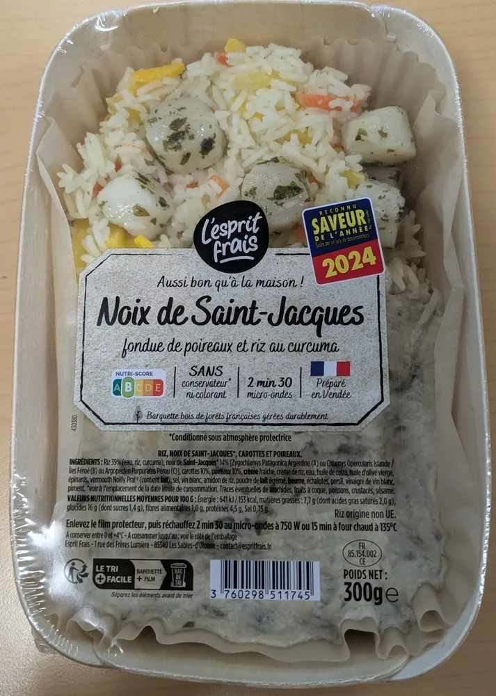 Noix de Saint-Jacques fondue de poireaux et riz au curcuma