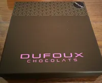 Bonbon de chocolat au praliné enrobé de chocolat noir