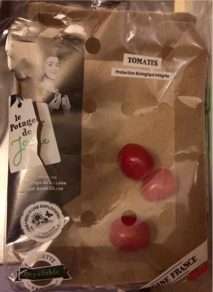 Tomates cerises allongées