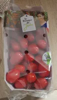 Tomates cerises allongées